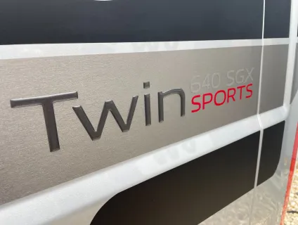 Adria Twin Sports 640 SGX - With elevating roof  2023