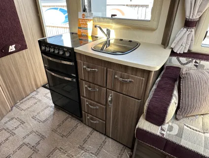 Auto-Sleepers Broadway EB 2 BERTH FRONT LOUNGE - END WASHROOM - LUXURY  2016