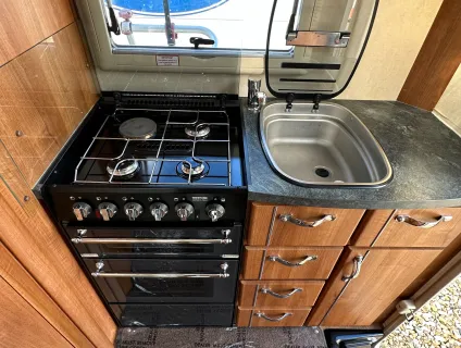 Auto-Sleepers Nuevo ICONIC MOTORHOMES  2012