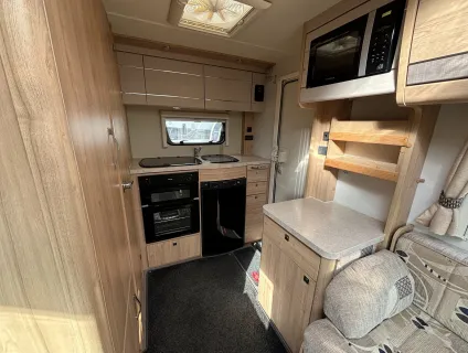 Elddis  Autoquest 2016