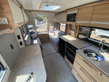 Bailey  Unicorn Seville 2024