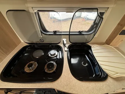 Elddis  Autoquest 2016