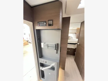 Adria  MATRIX SUPREME MB 670 DC 