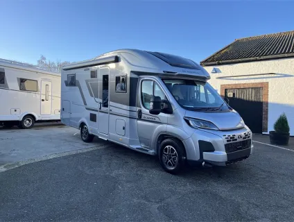 Adria  MATRIX SUPREME 670 DC 