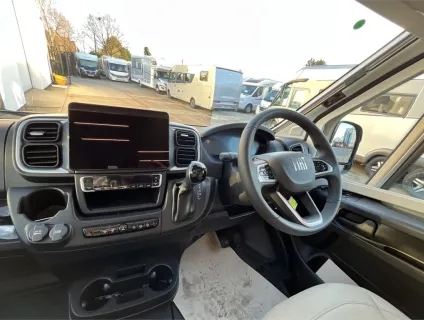 Adria  MATRIX SUPREME 670 DC 