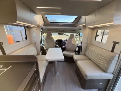 Adria  MATRIX SUPREME 670 DC 