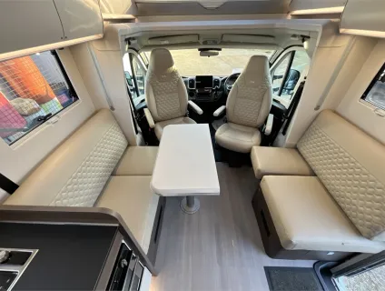 Adria  MATRIX SUPREME 670 DC 