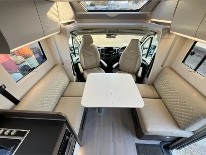 Adria  MATRIX SUPREME 670 DC 