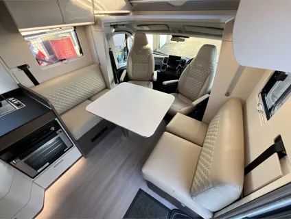 Adria  MATRIX SUPREME 670 DC 