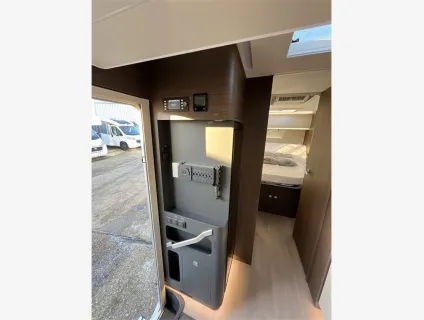 Adria  MATRIX SUPREME 670 DC 