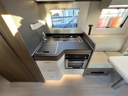 Adria  MATRIX SUPREME 670 DC 