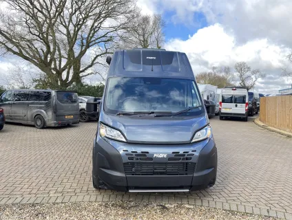 Pilote  Van V633M 