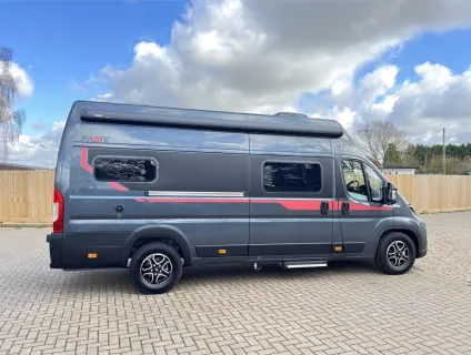Pilote  Van V633M 