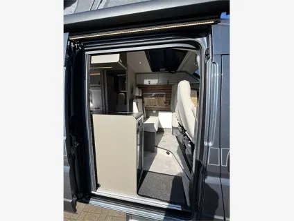 Hymer  Campervan Ayers Rock 