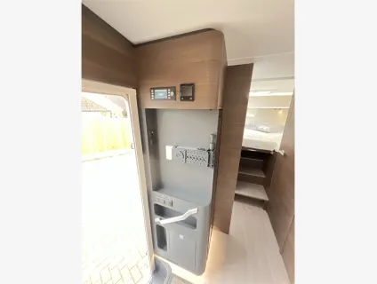 Adria  CORAL SUPREME MB 670 DL 