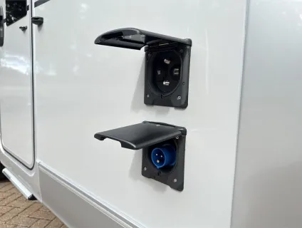 Adria  CORAL 60Y 670 DL 
