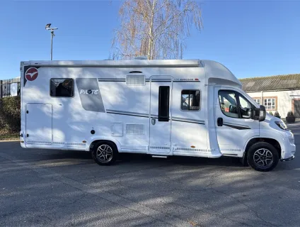 Pilote  P746 FC Expression 2024