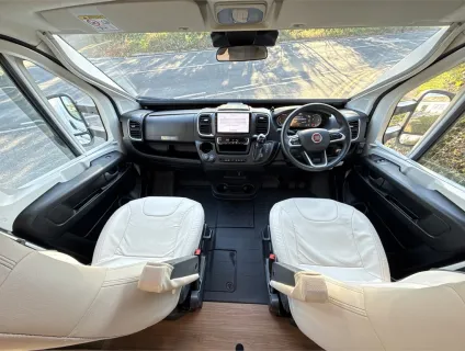 Pilote  P746 FC Expression 2024