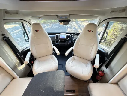 Pilote  P746 FC Expression 2024
