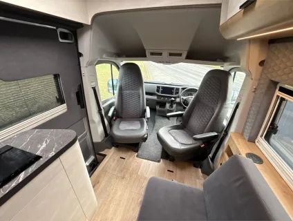 Globe-Traveller  Falcon 2XS 2025