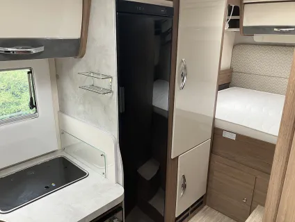 ELNAGH  BARON 560 