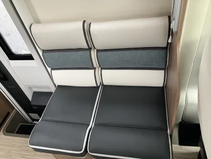 ELNAGH  BARON 560 