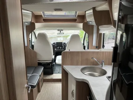 ELNAGH  BARON 560 