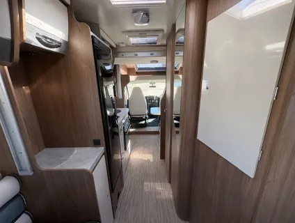 ELNAGH  BARON 530 