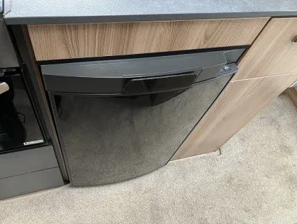 SWIFT  ESCAPE COMPACT 206 2019-08-14
