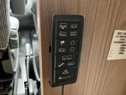 SWIFT  ESCAPE COMPACT 206 2019-08-14