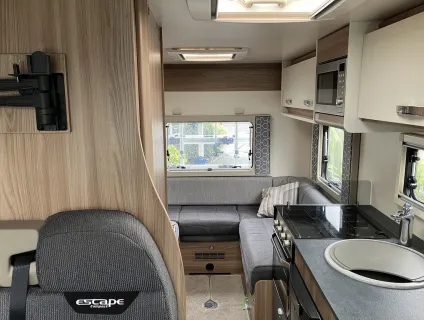 SWIFT  ESCAPE COMPACT 206 2019-08-14