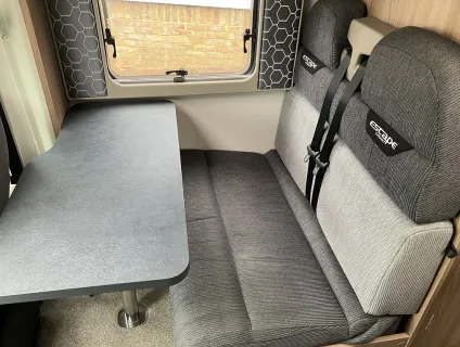 SWIFT  ESCAPE COMPACT 206 2019-08-14