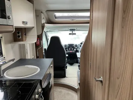 SWIFT  ESCAPE COMPACT 206 2019-08-14