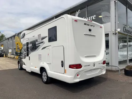 Swift  Voyager 485 2026