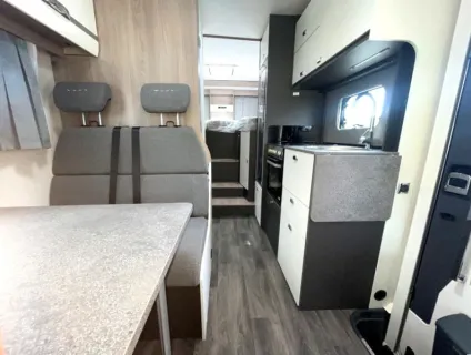 Swift  Voyager 485 2026