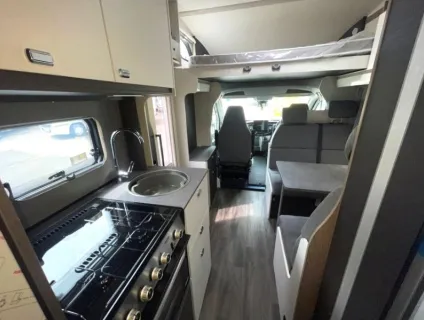 Swift  Voyager 485 2026