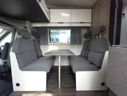 Swift  Voyager 485 2026