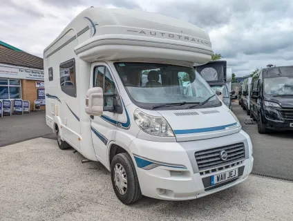 Auto-Trail Tracker EKS Lo-Line - Manual 2011