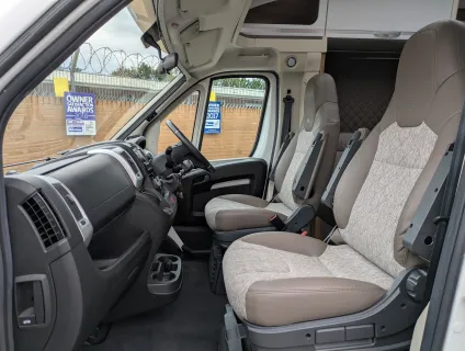 Adria Coral 670 DK - Manual 2020
