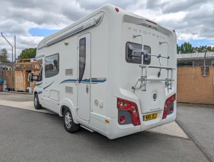 Auto-Trail Tracker EKS Lo-Line - Manual 2011
