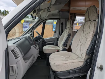 Auto-Trail Tracker EKS Lo-Line - Manual 2011