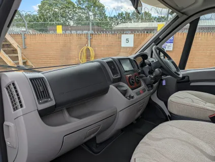 Auto-Trail Tracker EKS Lo-Line - Manual 2011