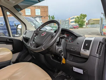 Burstner Nexxo T690 G - Manual 2014