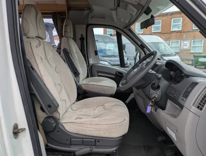 Auto-Trail Tracker EKS Lo-Line - Manual 2011