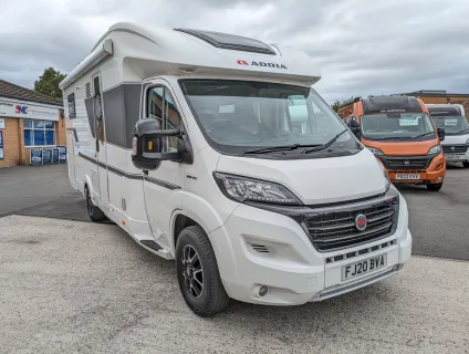 Adria Coral 670 DK - Manual 2020