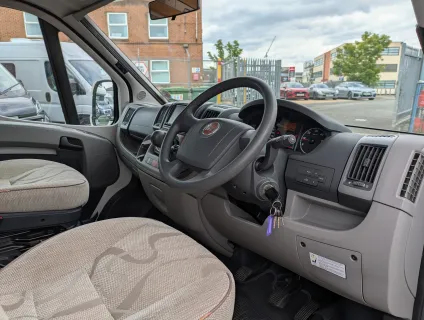 Auto-Trail Tracker EKS Lo-Line - Manual 2011