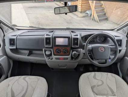 Auto-Trail Tracker EKS Lo-Line - Manual 2011