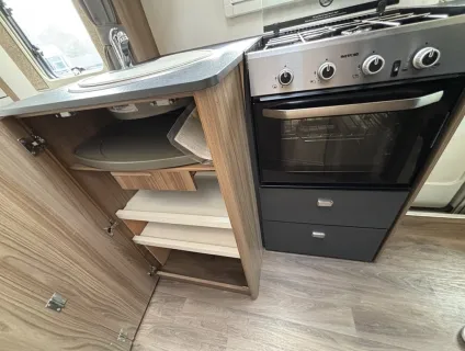 Swift Escape 694 2020