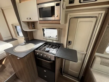 Swift Escape 694 2020