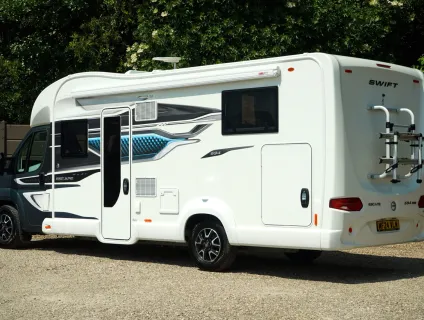 Swift Escape 694  2024